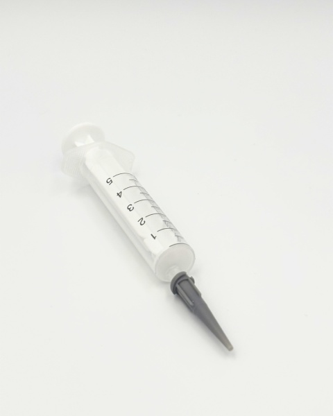 Strzykawka z tępą pipetką